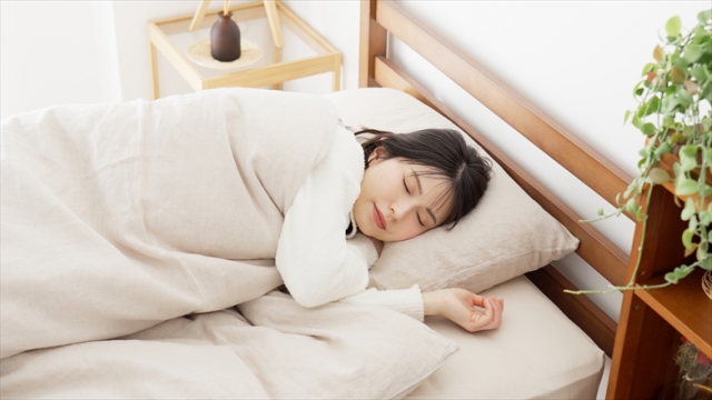 ヨーネルコの評判｜仰向け寝・横寝もしっかり支えて寝返りがしやすい！ベッドマットレスは硬さを選ぶことが可能